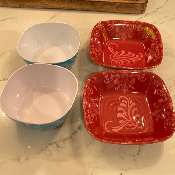 Bundle of 4 outside plastic sturdy bowls - Picture 1 of 4